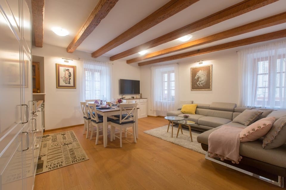 Living room, Photo of the whole room, Seating area, Dining area