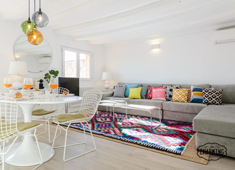Living room, Dining area