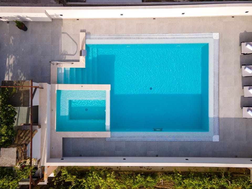 Day, Swimming pool