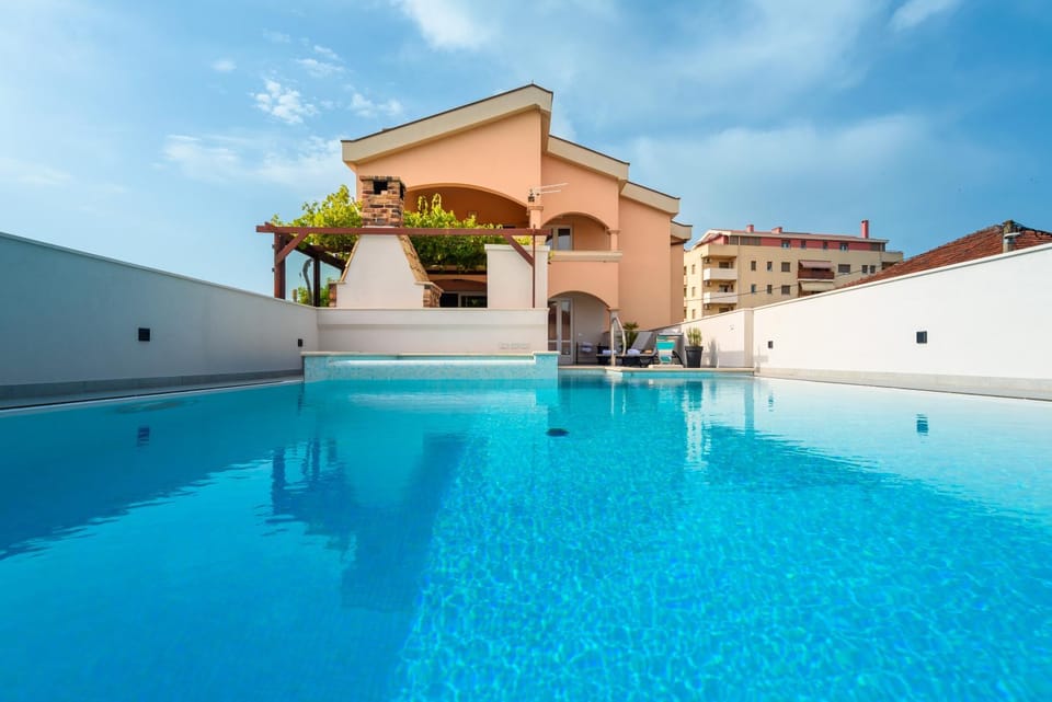 Property building, Day, Swimming pool