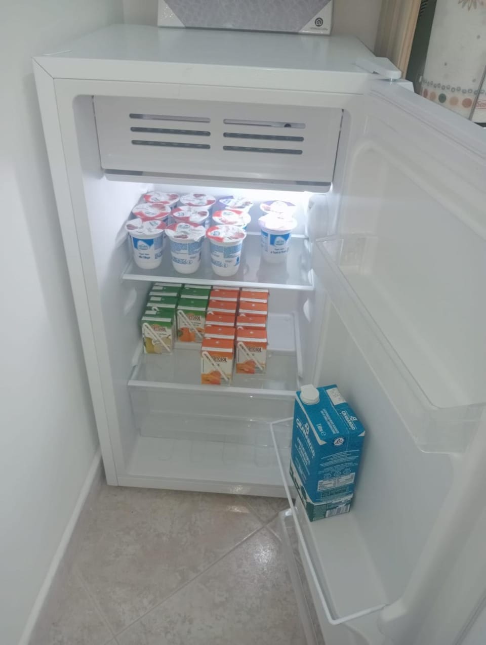 Kitchen or kitchenette, Breakfast, oven