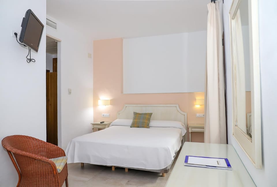Hostal Doña Lola Marina Bed and Breakfast in Zahara de los Atunes