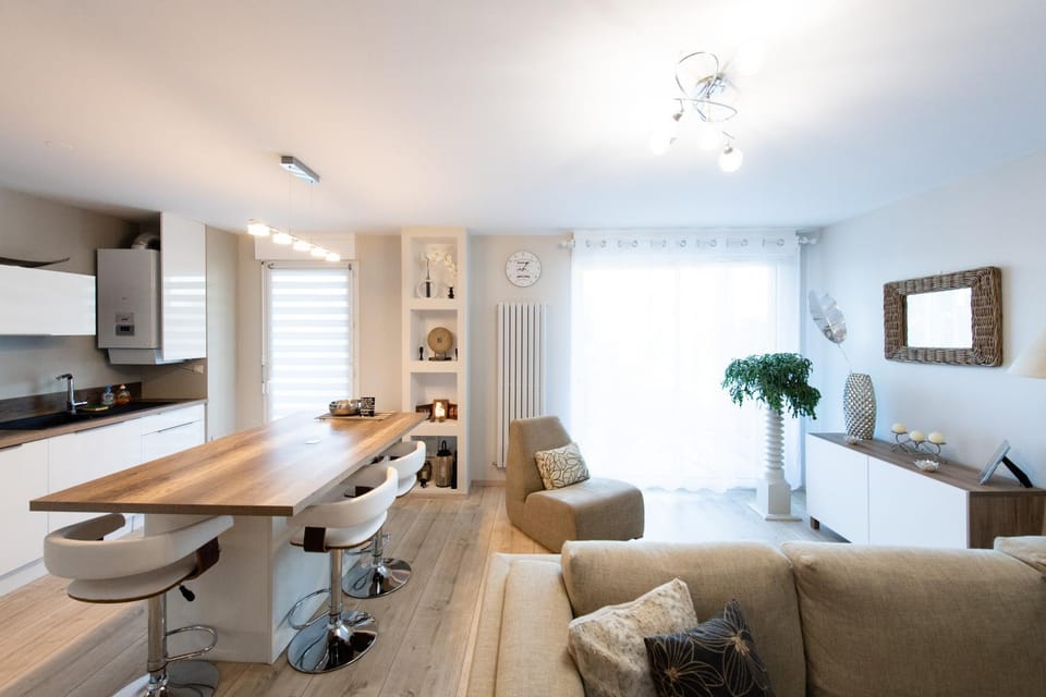 Communal lounge/ TV room, Kitchen or kitchenette, Living room, Seating area, Dining area, Communal kitchen