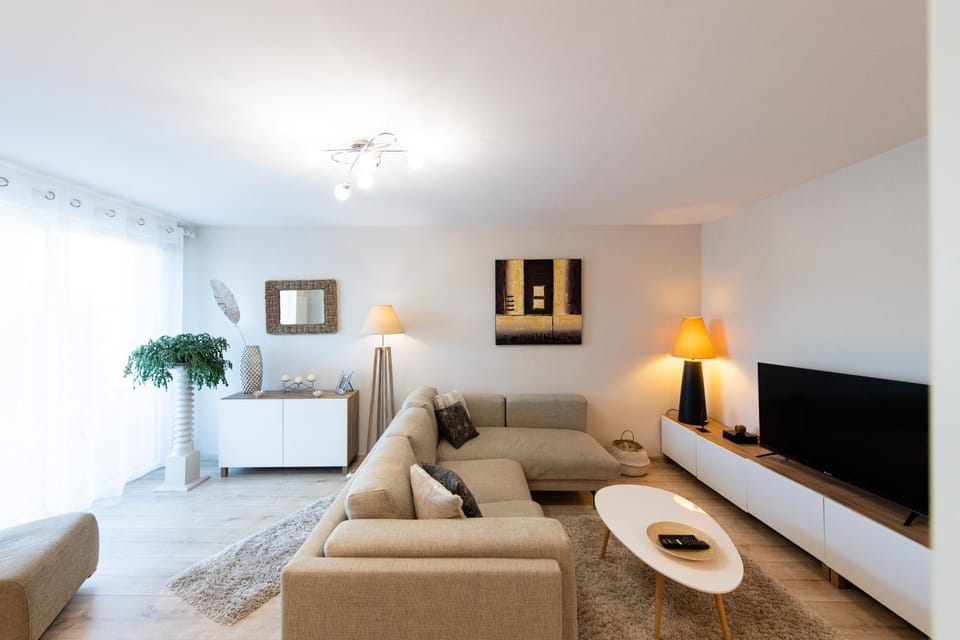 Communal lounge/ TV room, Living room, Seating area