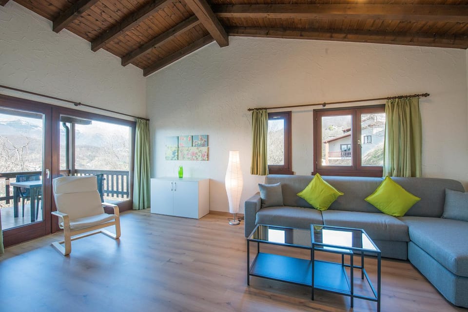 Living room, Photo of the whole room, Seating area