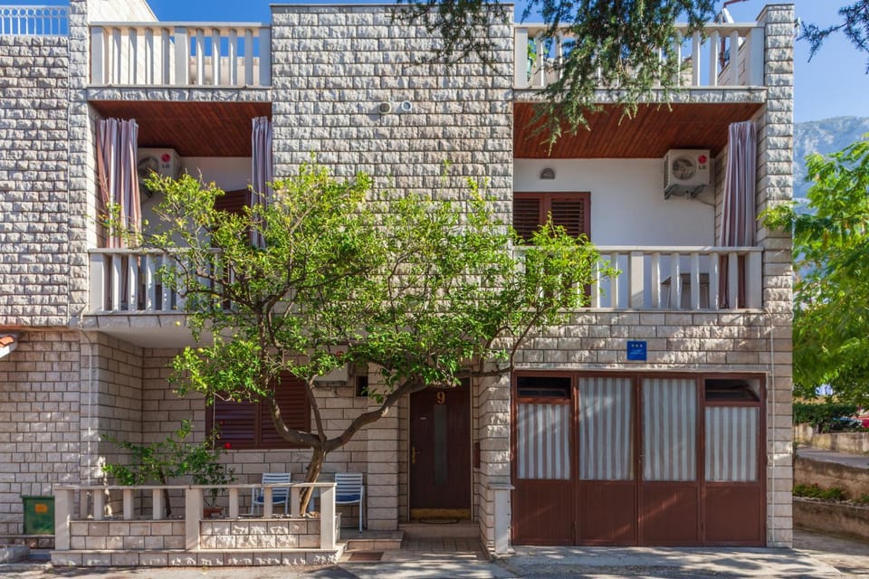 Property building, Facade/entrance