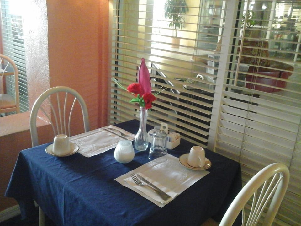 Restaurant/places to eat, Dining area
