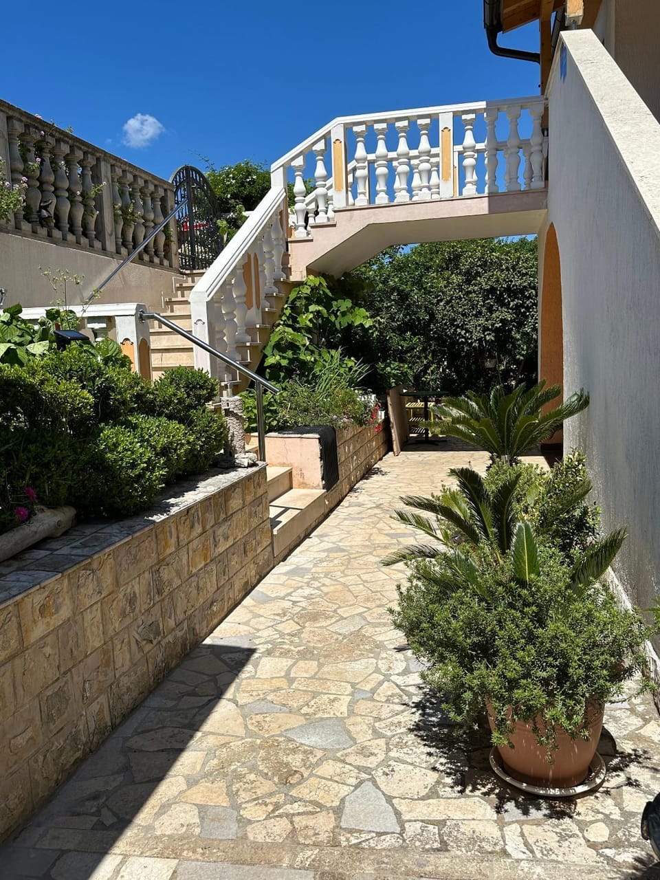 Location, children, Family