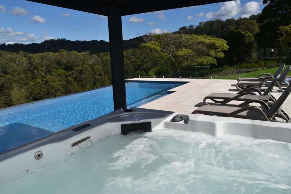 Natural landscape, Hot Tub, Mountain view, Pool view, Swimming pool, sunbed