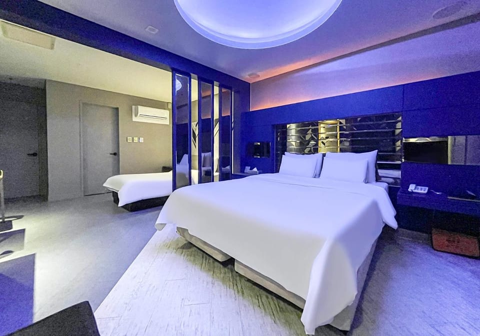 Bed, Bedroom, air conditioner