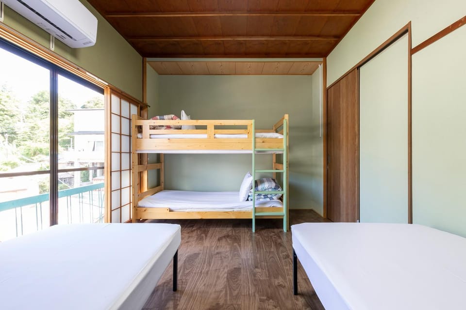 Bedroom, bunk bed
