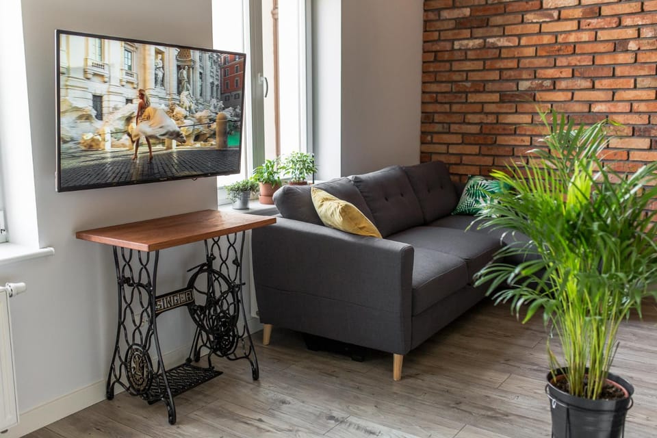 TV and multimedia, Living room, Evening entertainment