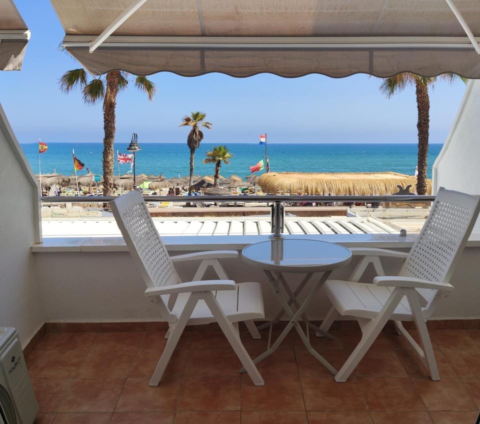 NUEVO Roca Chica, Primera Línea Playa,Torremolinos Apartment in Torremolinos