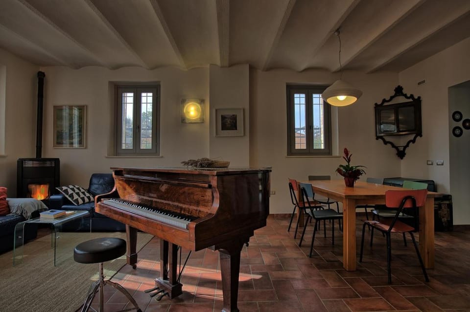 Casali Marchigiani - Ville vacanza private con piscina, giardino e vista panoramica House in Umbria