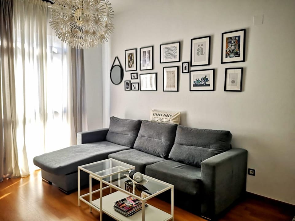 Communal lounge/ TV room, Living room, Photo of the whole room, Decorative detail