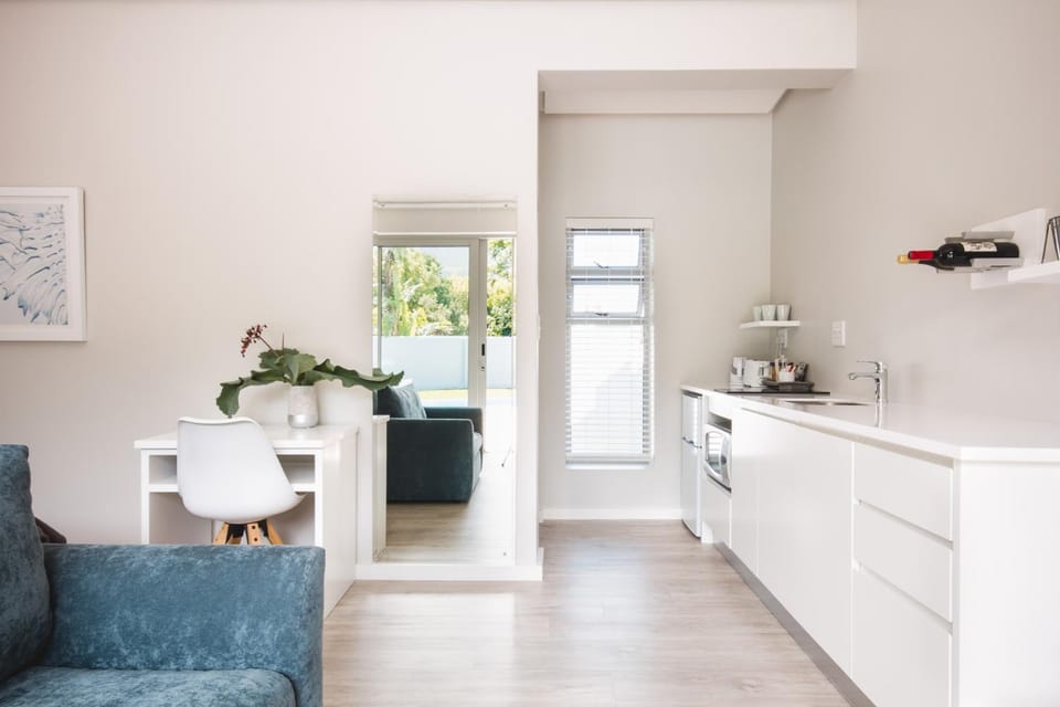 Kitchen or kitchenette, Seating area