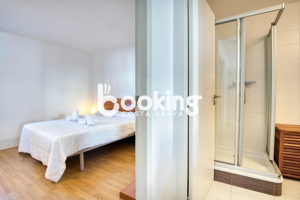 Shower, Bed, Bathroom, Photo of the whole room, Bedroom, towels, wardrobe