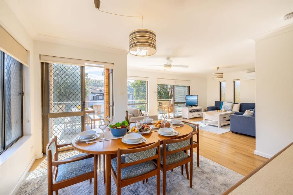 Columbia Views 2 Aircon WI FI Netflix Views and Boat Parking Apartment in Nelson Bay