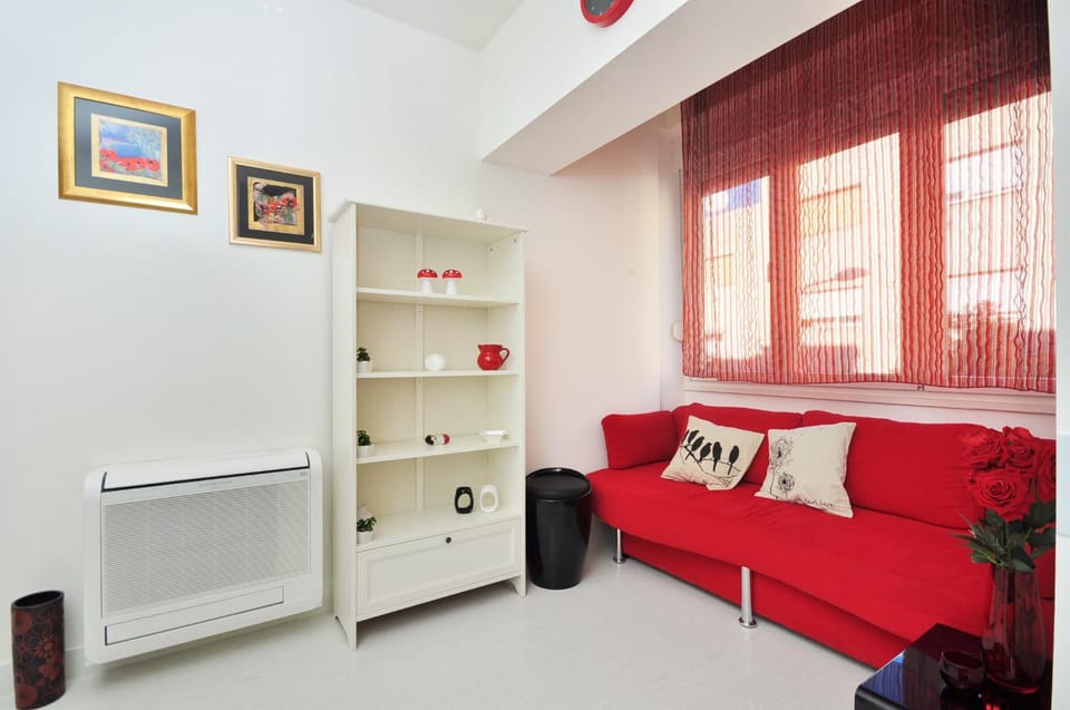Day, Living room, Seating area, air conditioner