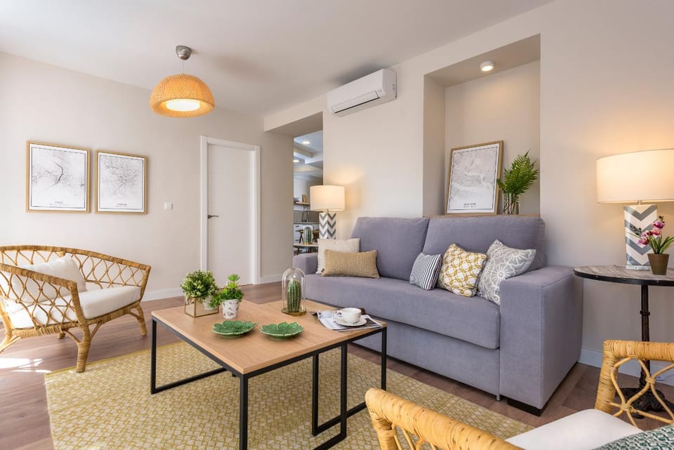 TV and multimedia, Living room, Photo of the whole room, Decorative detail, Seating area, Dining area