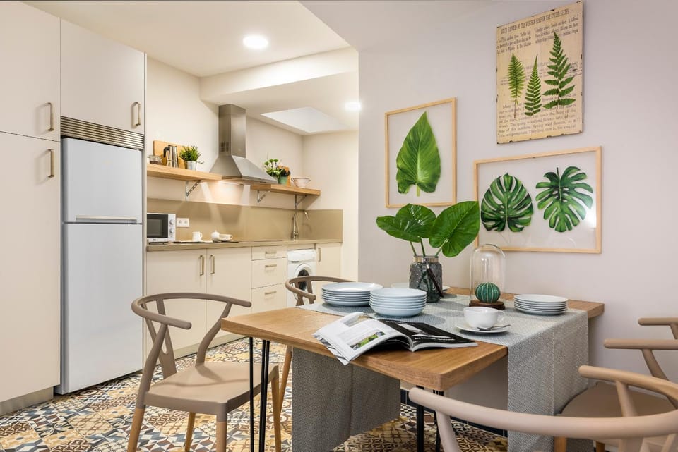 Kitchen or kitchenette, Seating area, Dining area