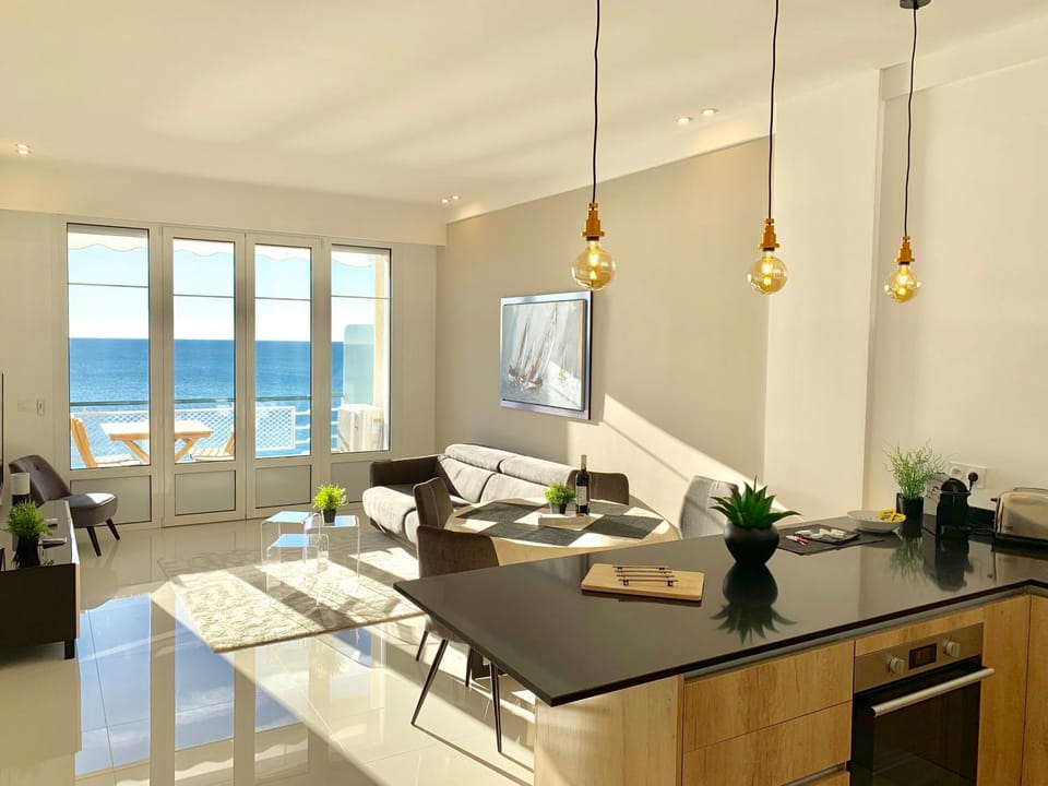 Bed, TV and multimedia, Coffee/tea facilities, Kitchen or kitchenette, Living room, Dining area