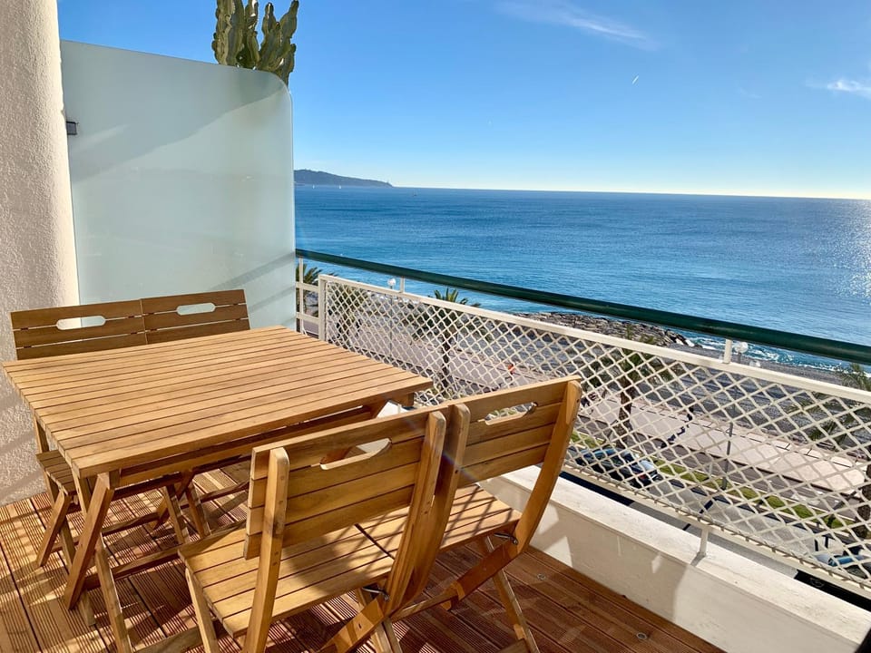 Patio, Dining area, Sea view