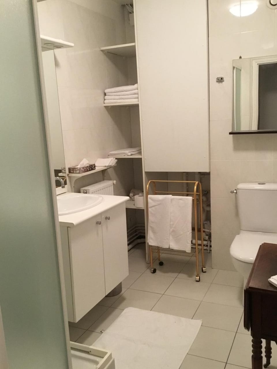 Bathroom, towels