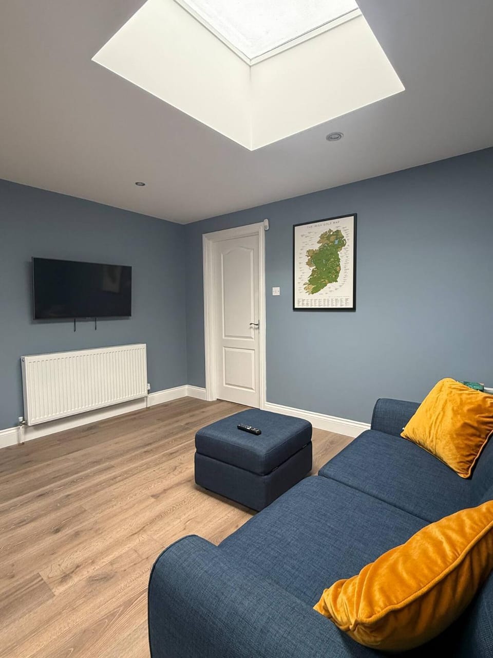 TV and multimedia, Living room, Seating area