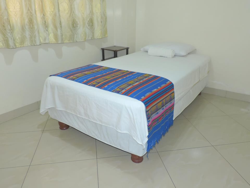 Bed, Photo of the whole room, Decorative detail, Guests, Family, locker, towels, air conditioner