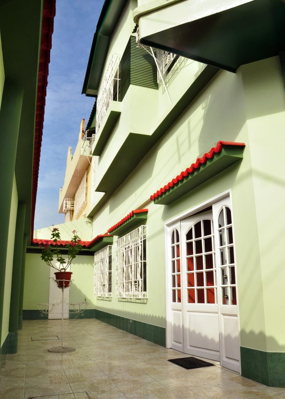 Property building, Facade/entrance, Day, View (from property/room)