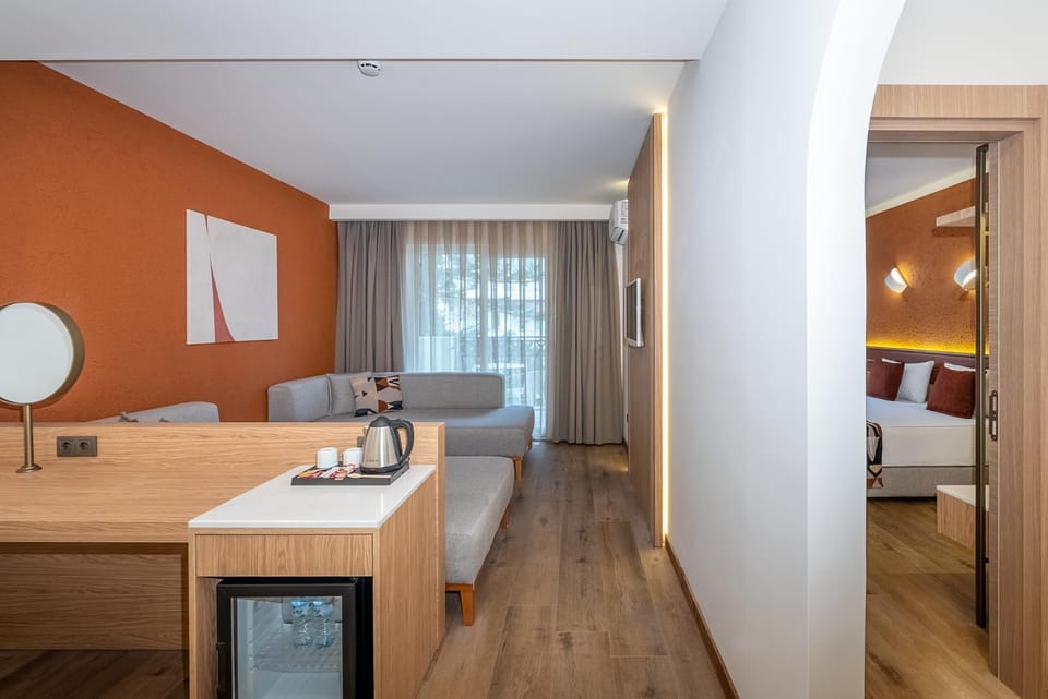 Bed, Kitchen or kitchenette, Bedroom