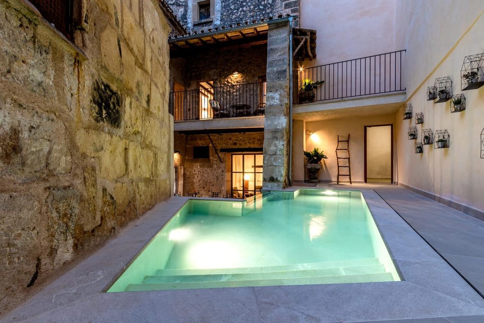 Swimming pool, Swimming pool