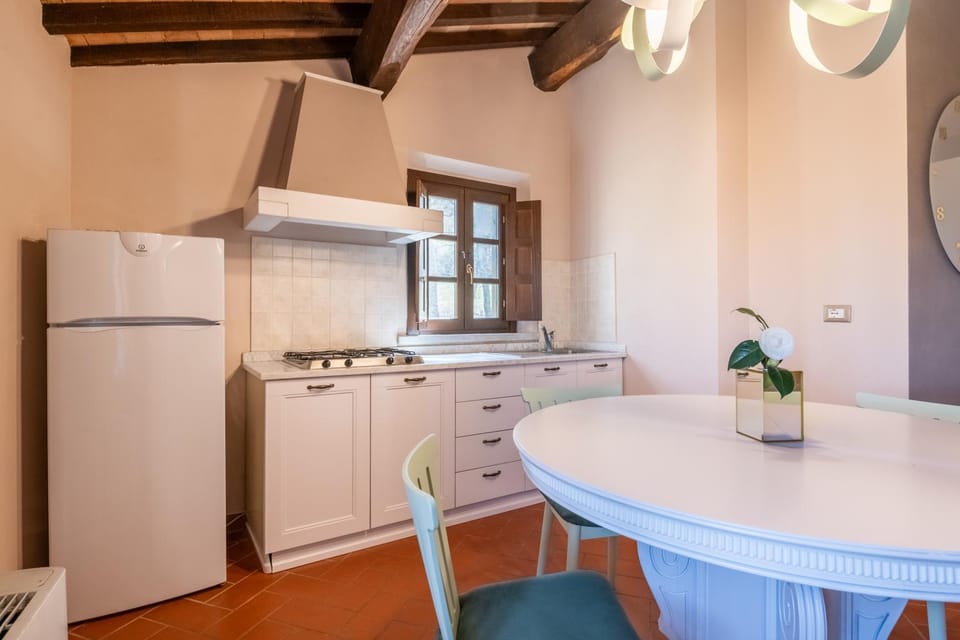 Kitchen or kitchenette, Dining area, stove