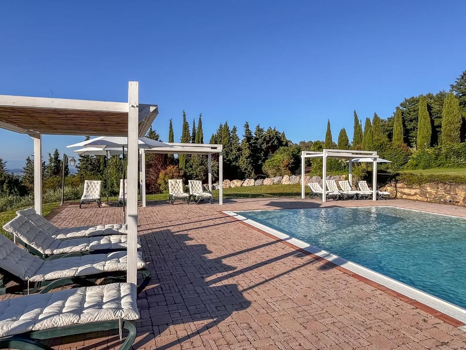 Day, Natural landscape, Pool view, Swimming pool, sunbed