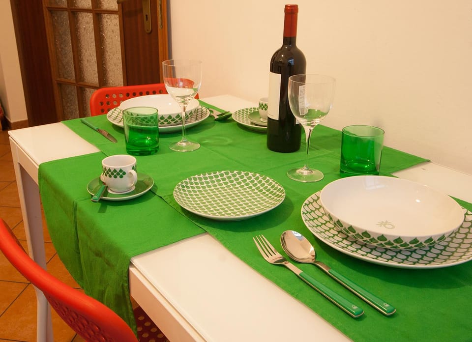 Food close-up, Kitchen or kitchenette, Decorative detail, Communal kitchen, Drinks, Alcoholic drinks