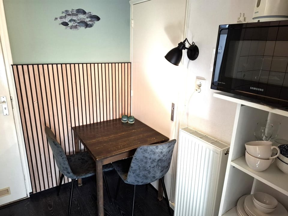 Dining area, Food