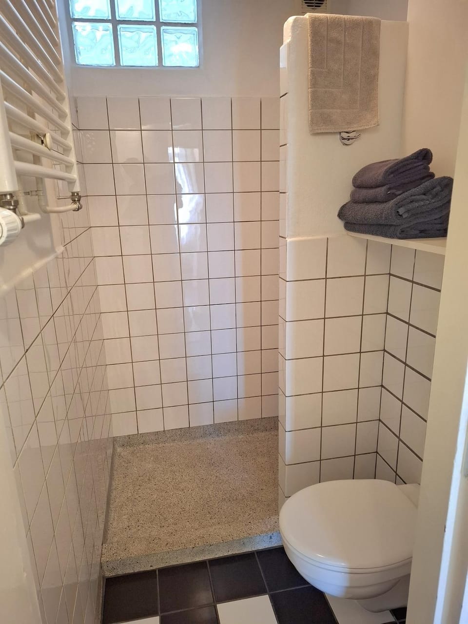 Shower, Toilet, Bathroom, towels