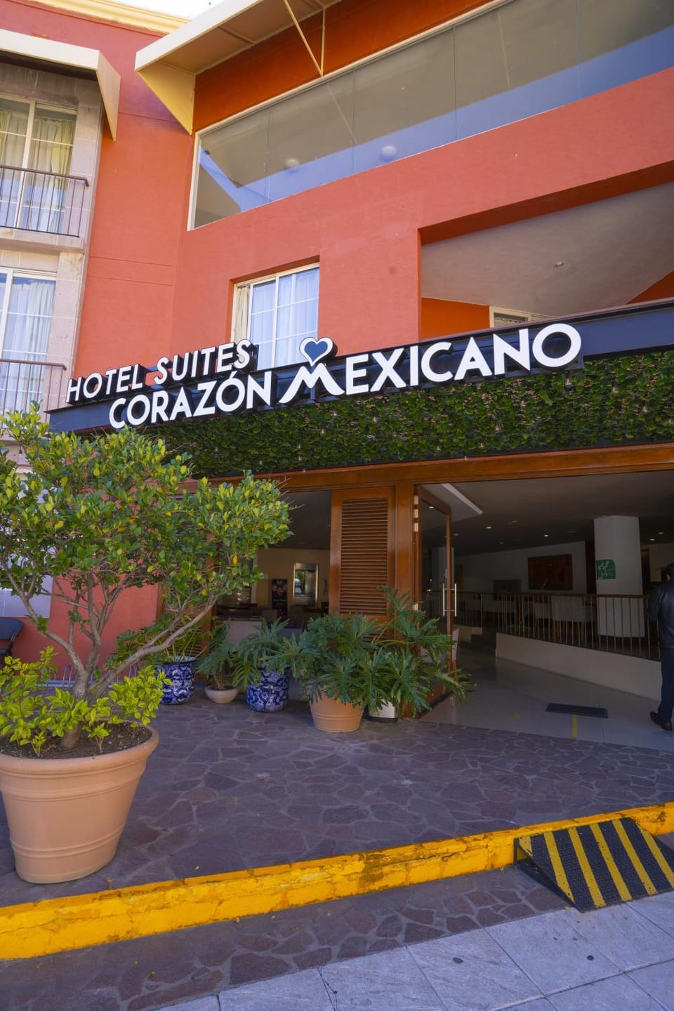 Facade/entrance