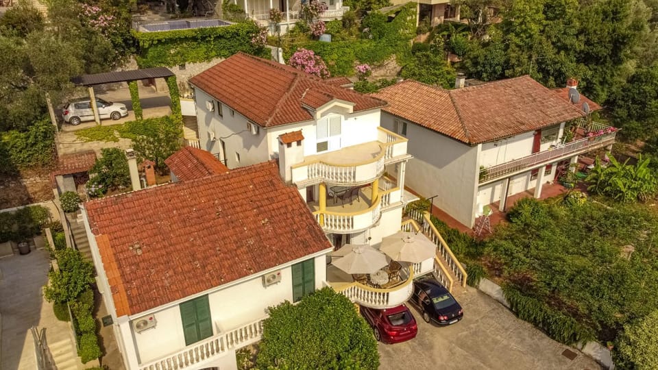 Property building, Bird's eye view, Balcony/Terrace, Balcony/Terrace, Parking