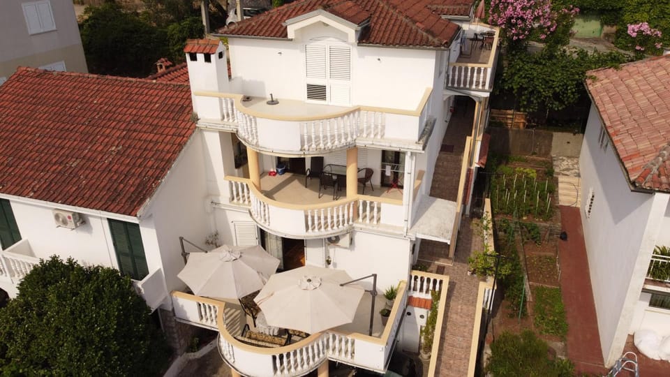 Property building, Bird's eye view, Balcony/Terrace, Balcony/Terrace