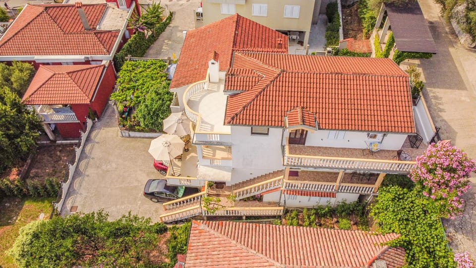 Property building, Bird's eye view, Balcony/Terrace, Balcony/Terrace, Parking