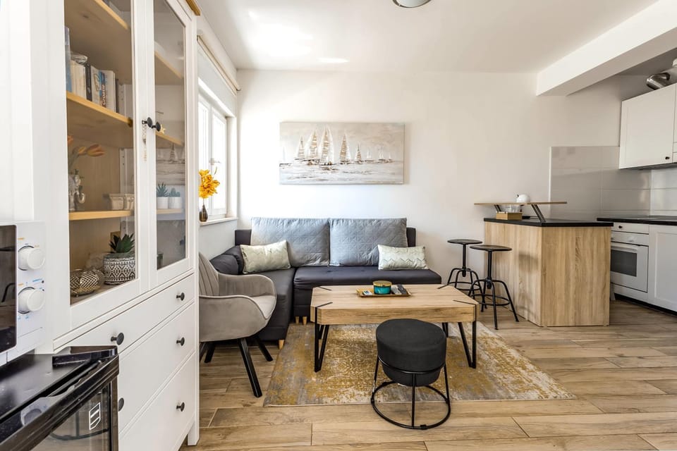Balcony/Terrace, Living room, internet, microwave, minibar, air conditioner
