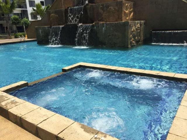 Swimming pool, Swimming pool