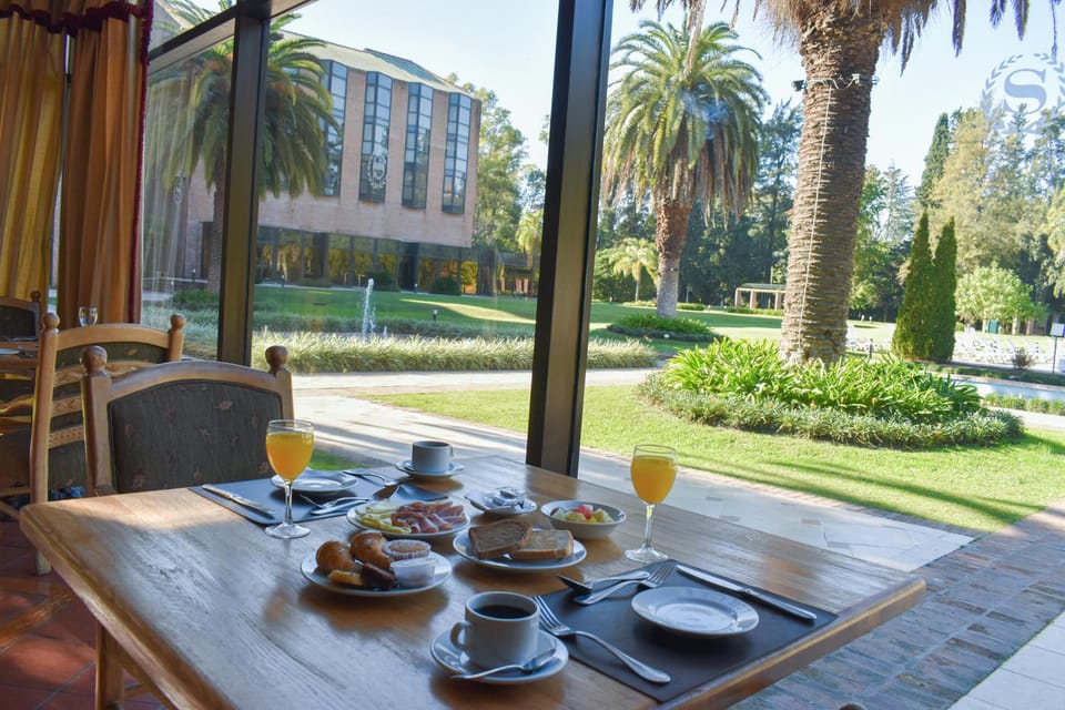 Restaurant/places to eat, Restaurant/places to eat, Garden view, Breakfast