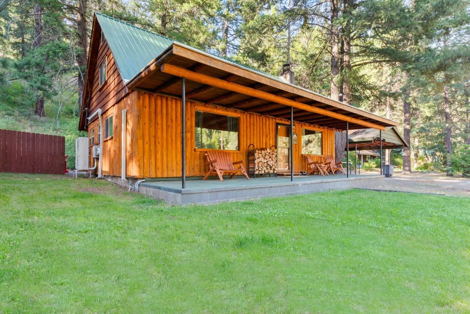 Property building, Patio, Patio, Location