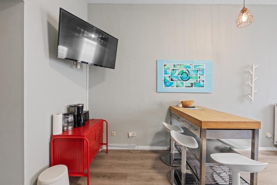 TV and multimedia, Coffee/tea facilities, Dining area