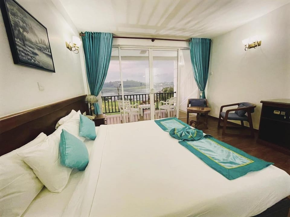 Bed, Balcony/Terrace, Bedroom