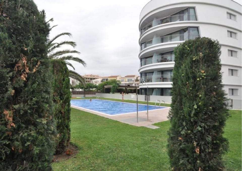Property building, Garden, Swimming pool