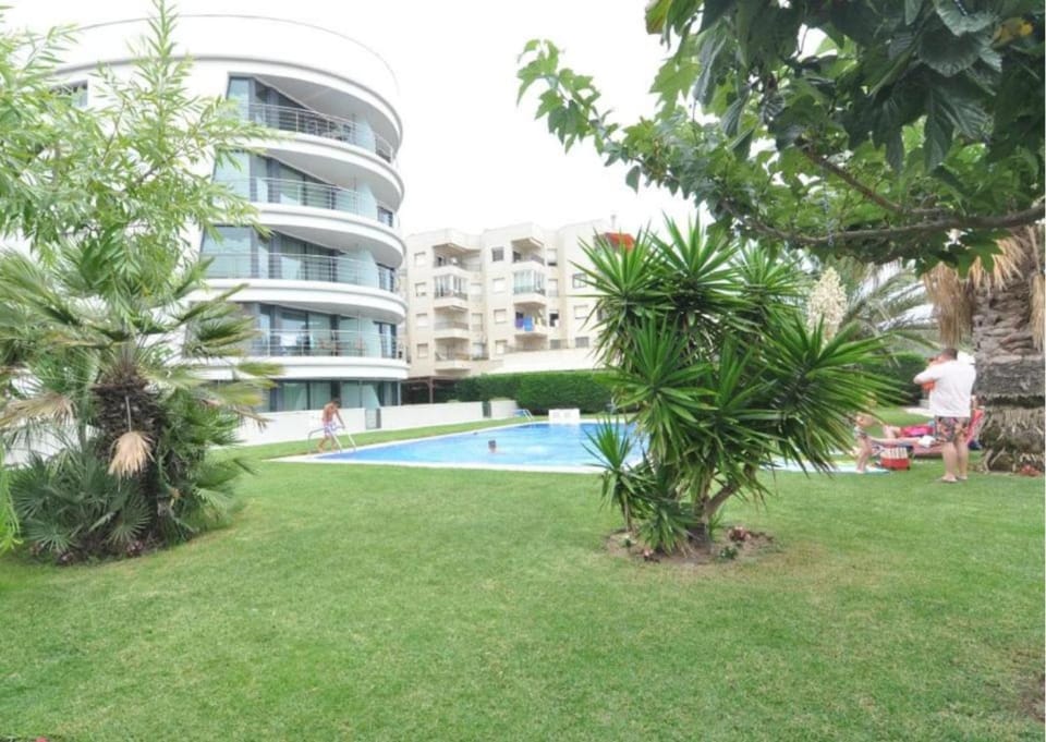 Property building, Garden, Swimming pool
